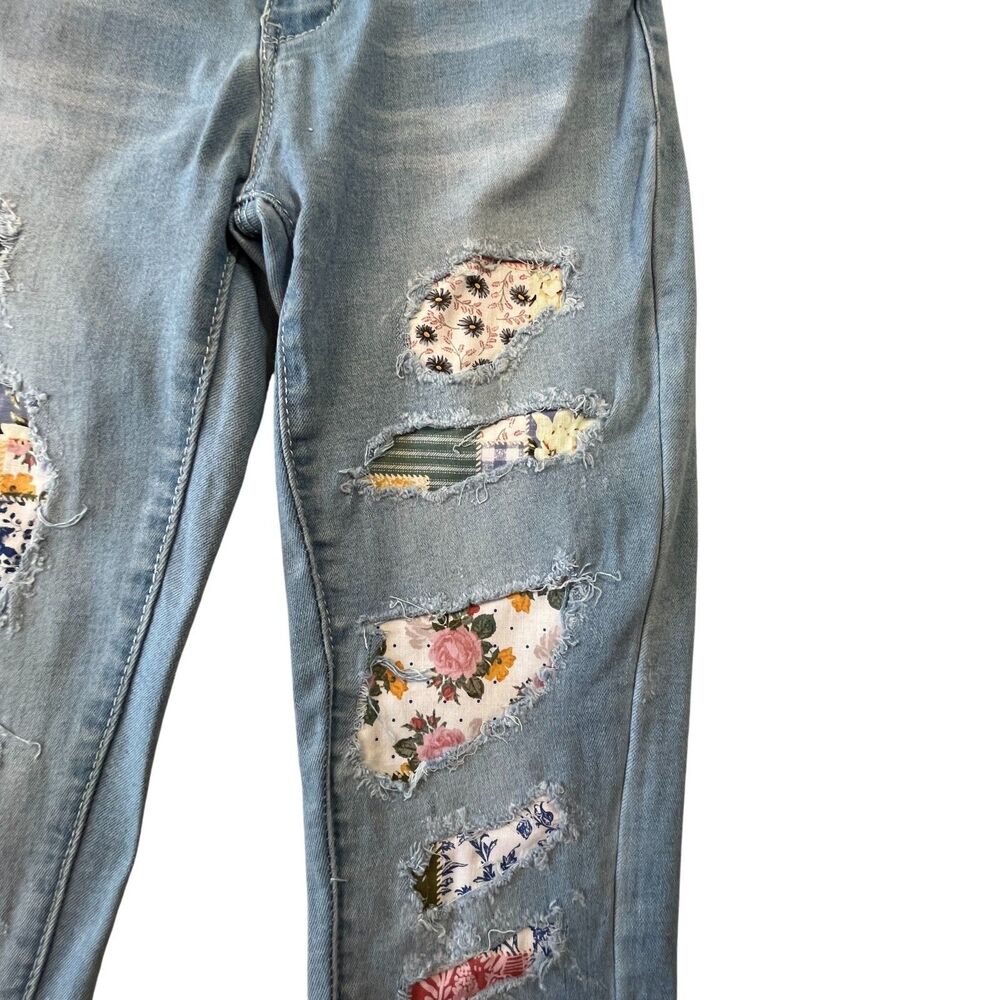 YMI WannabettaButt? Jeans Women 3 Mid Rise Distressed Skinny Boho Patches W23L29 - Picture 14 of 16